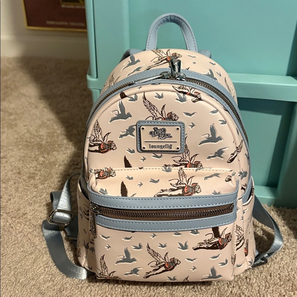 Lounge fly Wizard of Oz, flying monkeys backpack
